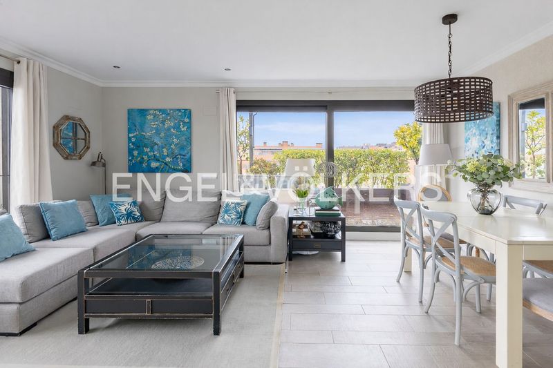 Foto 0962e8b1-2bfa-46ad-9055-e3658b374c1b. Àtic amb calefacció aparcament piscina a Sanchinarro Madrid