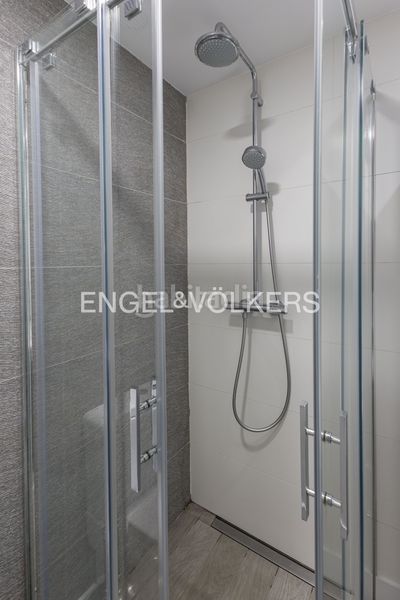 Foto 3c595e0b-ab0f-48d8-9ba7-1cd121b5d873. Àtic amb calefacció aparcament piscina a Sanchinarro Madrid