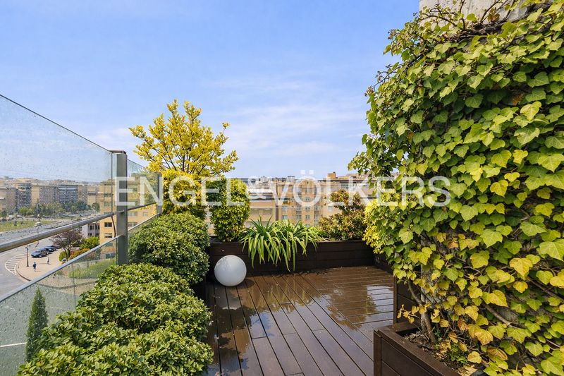 Foto 74c61c18-a4f8-4d6c-90e6-f9a7a175f97a. Àtic amb calefacció aparcament piscina a Sanchinarro Madrid