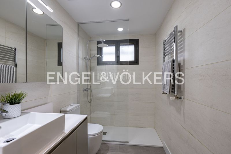 Foto 900d0cdb-458a-42cb-97b4-682d3abe7467. Àtic amb calefacció aparcament piscina a Sanchinarro Madrid