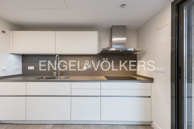 Foto 932ec6d1-b00f-4e6b-b204-9a3b33de2555. Àtic amb calefacció aparcament piscina a Sanchinarro Madrid