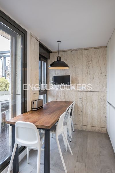 Foto 9a5bf79a-0a9f-4d12-87a1-abbc16a330f4. Àtic amb calefacció aparcament piscina a Sanchinarro Madrid