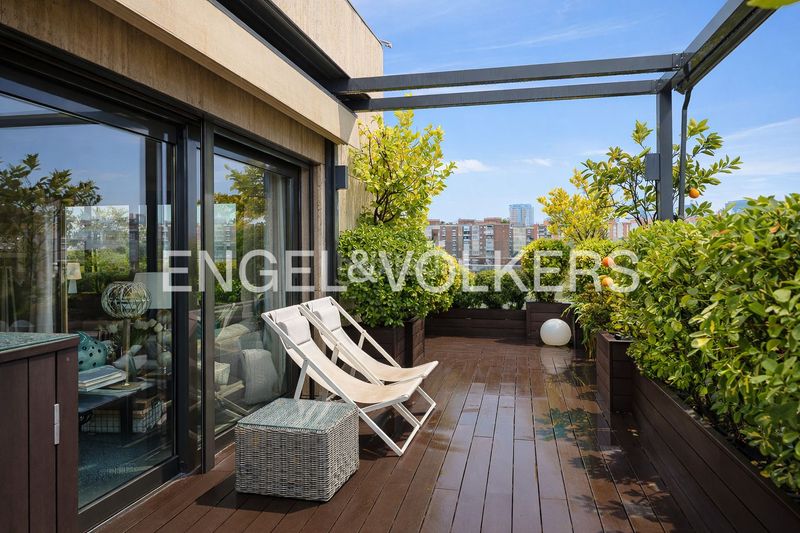 Foto ad3e42f3-13da-415b-818d-3f0f29d218f0. Àtic amb calefacció aparcament piscina a Sanchinarro Madrid