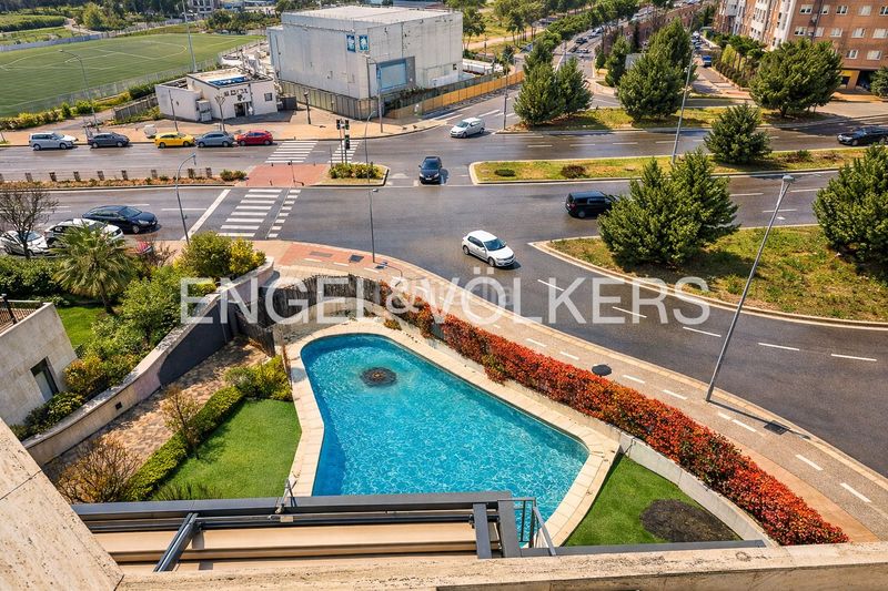 Foto b43468dc-4d29-4a0c-a536-f7668bb0702e. Àtic amb calefacció aparcament piscina a Sanchinarro Madrid