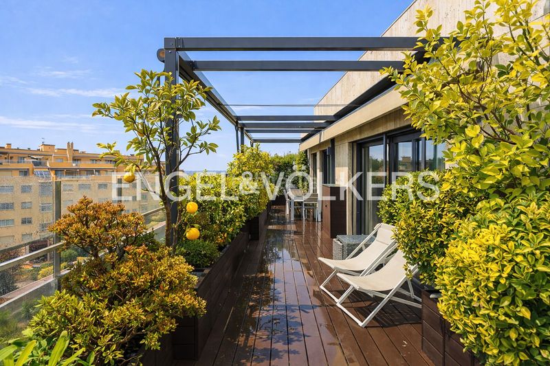 Foto c16f8347-70cc-46d2-89dd-b42d28c27bf3. Àtic amb calefacció aparcament piscina a Sanchinarro Madrid