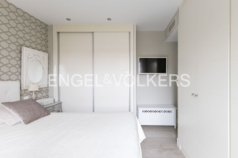 Foto ceca462b-1741-4acc-8557-e979ccca0533. Àtic amb calefacció aparcament piscina a Sanchinarro Madrid