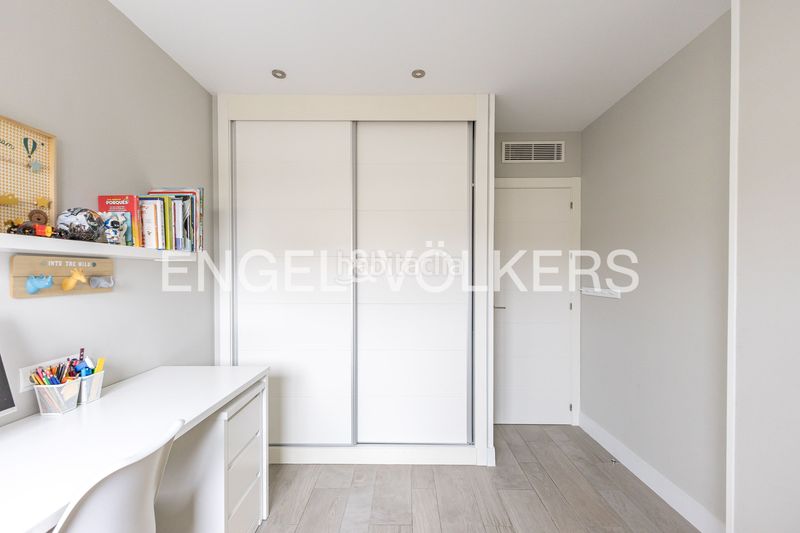 Foto d6633d36-1d76-4c35-b9c8-b53c1f65e511. Àtic amb calefacció aparcament piscina a Sanchinarro Madrid