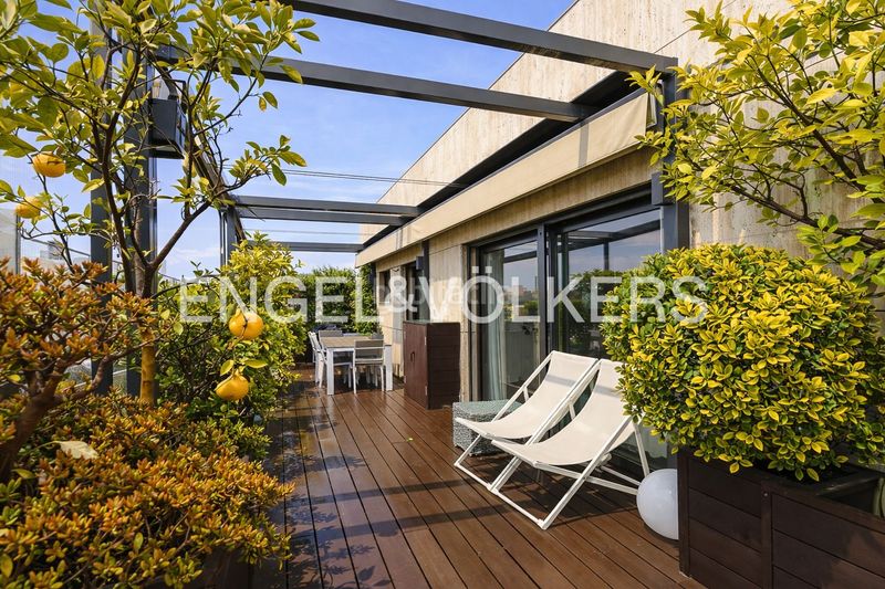 Foto f5689bc2-ec0a-49d3-84e4-50904465c03b. Àtic amb calefacció aparcament piscina a Sanchinarro Madrid