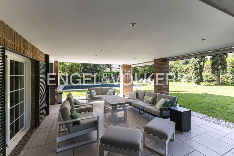 Foto 793f5894-76fd-4b34-b1e4-8c6d31716426. Casa amb calefacció aparcament piscina a urbanización La Moraleja La Moraleja