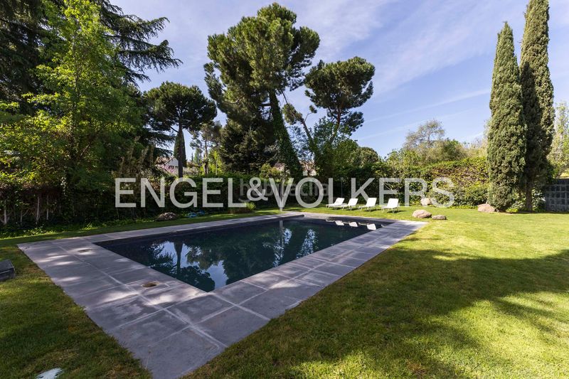 Foto 92273a99-9750-4174-9754-e392793975a0. Casa amb calefacció aparcament piscina a urbanización La Moraleja La Moraleja