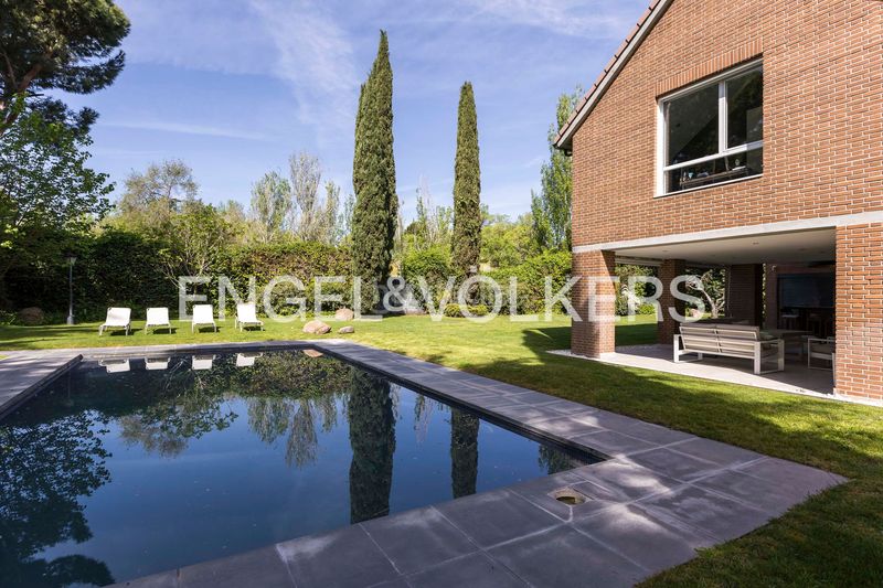 Foto a46a31ca-d3b5-43ef-9240-a71da023ffc2. Casa amb calefacció aparcament piscina a urbanización La Moraleja La Moraleja