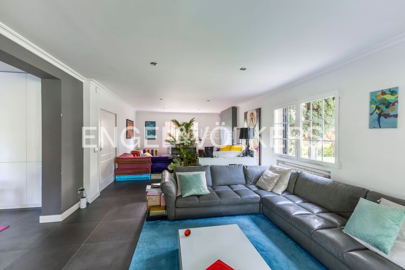 Foto a5ce9ac8-ce08-4c13-a995-c8034312e5e0. Casa amb calefacció aparcament piscina a urbanización La Moraleja La Moraleja