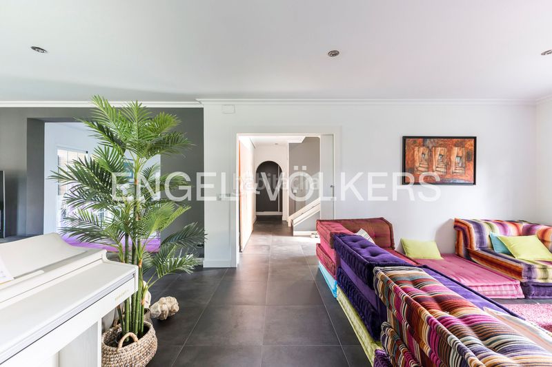 Foto aede43f5-bb11-4f9e-9258-e9de7750705e. Casa amb calefacció aparcament piscina a urbanización La Moraleja La Moraleja