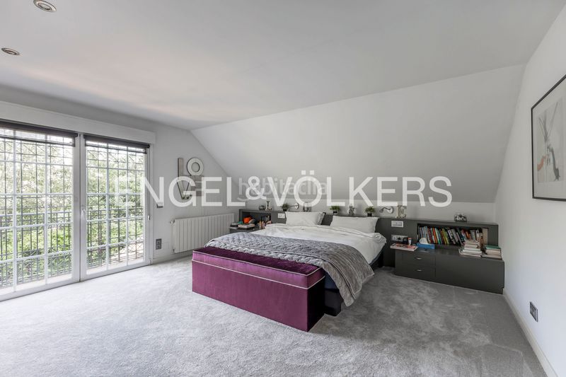 Foto f5a545fe-bc1b-4ffc-9a9d-3aa2eb9c6d1b. Casa amb calefacció aparcament piscina a urbanización La Moraleja La Moraleja