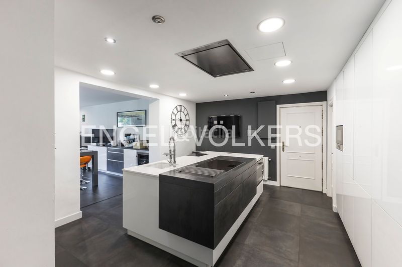 Foto f99f6521-4dac-45c3-9e8a-a936579df563. Casa amb calefacció aparcament piscina a urbanización La Moraleja La Moraleja