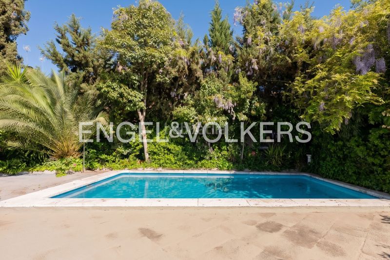 Foto 29179be0-b593-4235-b04c-aba5df5495ac. Casa amb calefacció aparcament piscina a Aravaca Madrid