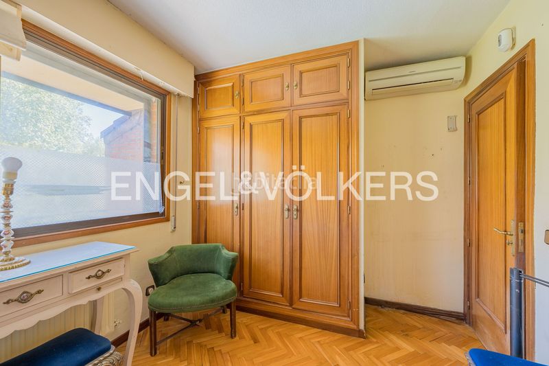 Foto e3c6ea03-6e37-45a7-aa7c-2cdfa3dc1428. Casa amb calefacció aparcament piscina a Aravaca Madrid
