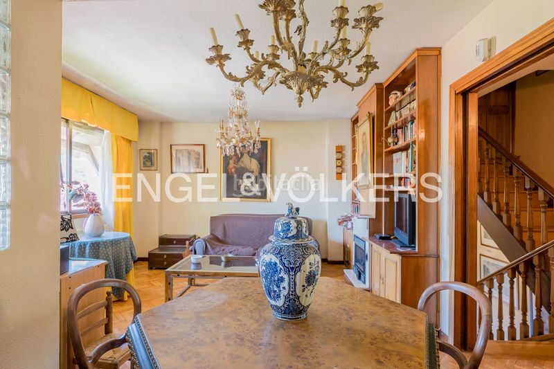 Foto e5be64de-6038-4342-96c2-5db199b68411. Casa amb calefacció aparcament piscina a Aravaca Madrid
