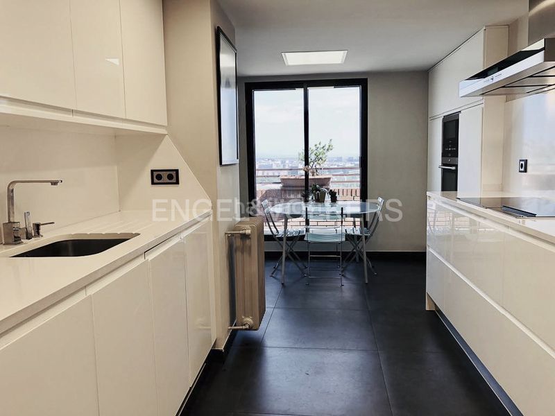 Foto 16cbe1de-feb5-41fc-8ba7-63ab5225a4ad. Àtic amb calefacció aparcament piscina a Castilla Madrid