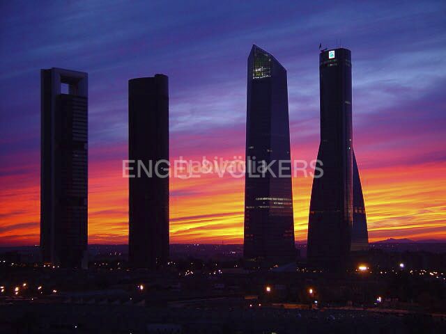 Foto 1f56141f-fa0f-4e97-82b8-ca9ca93759fa. Àtic amb calefacció aparcament piscina a Castilla Madrid