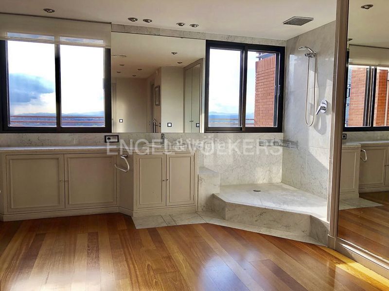 Foto b7268277-95a3-4b32-873f-580df9b66b8a. Àtic amb calefacció aparcament piscina a Castilla Madrid