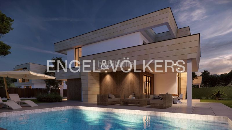 Foto 2ef006a4-39c8-49a2-8b08-14448af27db9. Casa amb calefacció aparcament piscina a Aravaca Madrid