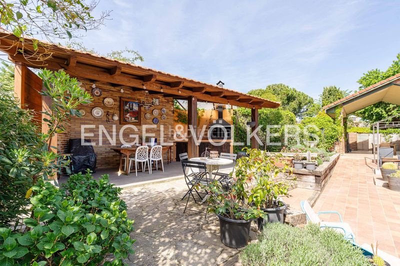 Foto 04220c28-935d-42ae-85b9-153ecc639190. Casa amb calefacció aparcament piscina a La Canaleja Galapagar