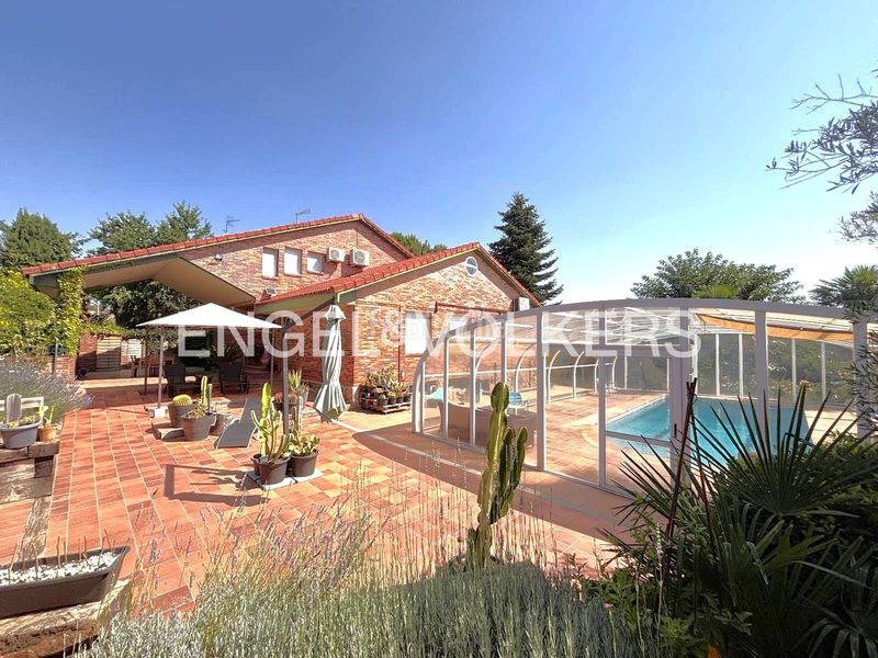 Foto 0e4cbb9f-ddcc-4687-9ca9-4a9fb5ccbbaf. Casa amb calefacció aparcament piscina a La Canaleja Galapagar