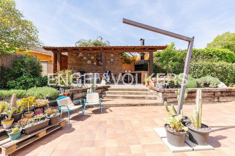 Foto 304fa401-0f65-4c1c-b7a0-84dc83c1f77a. Casa amb calefacció aparcament piscina a La Canaleja Galapagar