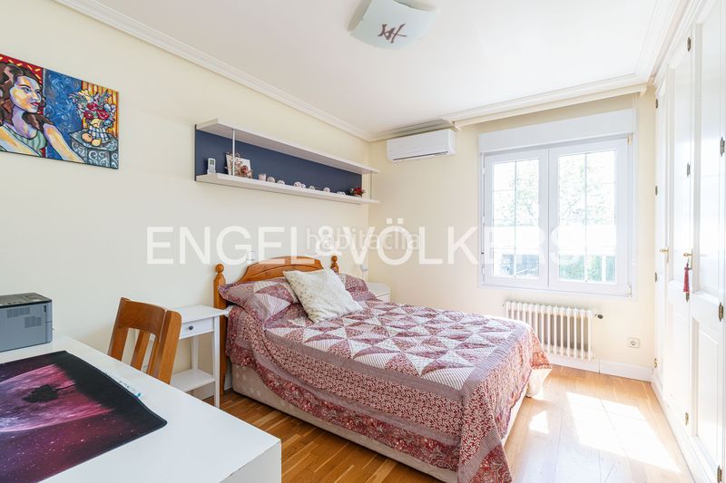 Foto 5f992b6a-f464-42f3-a86f-61dd23d53a5d. Casa amb calefacció aparcament piscina a La Canaleja Galapagar