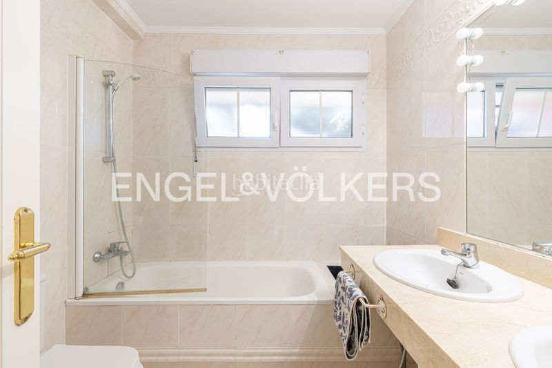 Foto 6b4c74ed-1b96-4ae9-90e5-d353cbab24be. Casa amb calefacció aparcament piscina a La Canaleja Galapagar