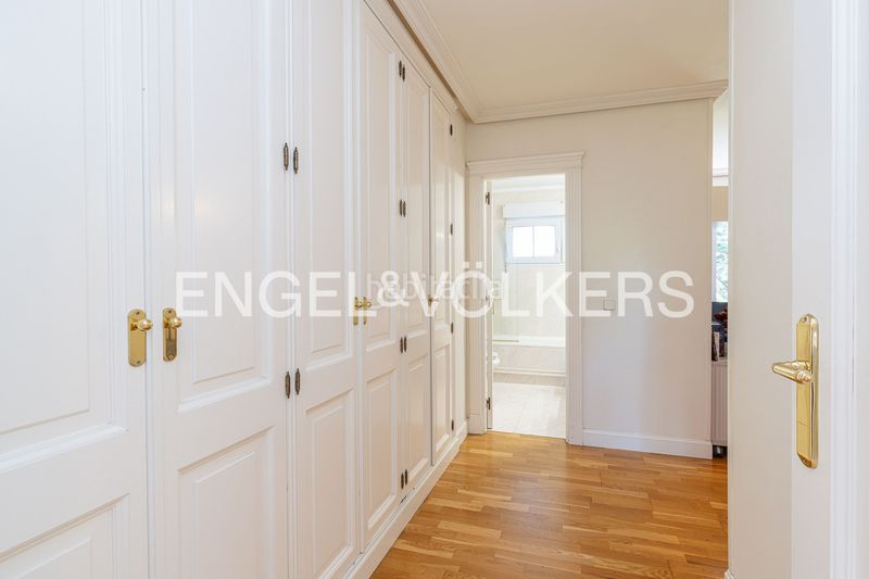 Foto 7699c95c-d7f7-4d8b-9f14-80a0542a7c9f. Casa amb calefacció aparcament piscina a La Canaleja Galapagar