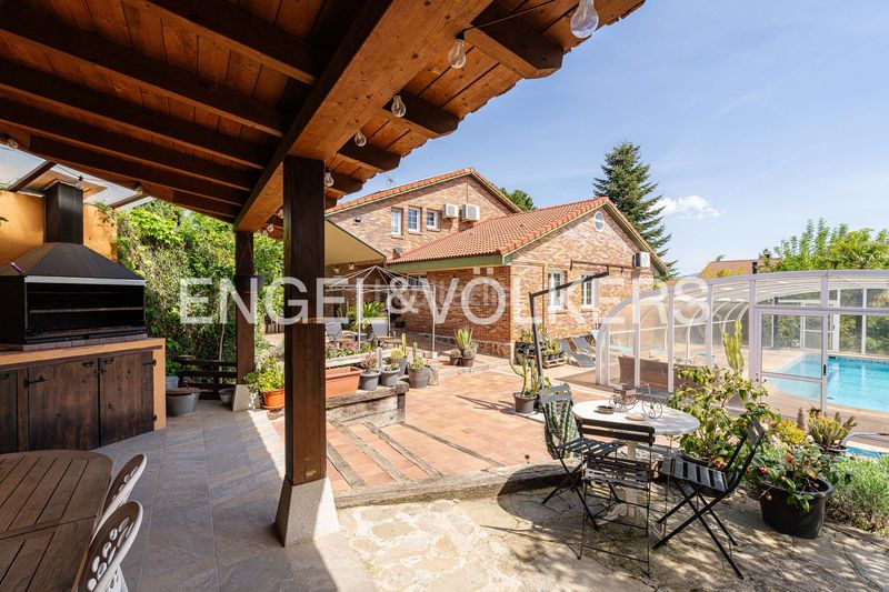 Foto 8c488a96-9d13-4d86-86ec-705d4359697d. Casa amb calefacció aparcament piscina a La Canaleja Galapagar