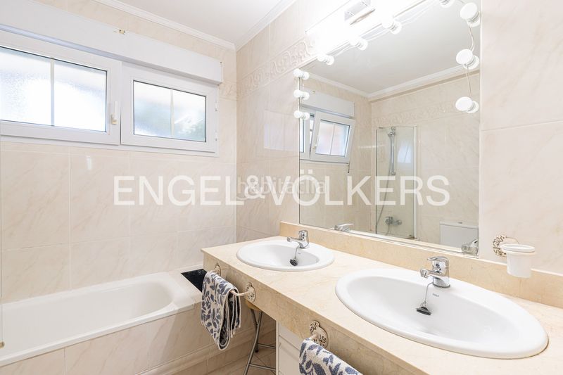 Foto b2448c21-415d-4c7d-b5a5-3216fbd4b6d5. Casa amb calefacció aparcament piscina a La Canaleja Galapagar