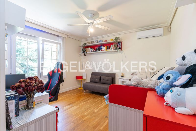 Foto b7307877-8816-49b2-b849-401fec2ffd1f. Casa amb calefacció aparcament piscina a La Canaleja Galapagar