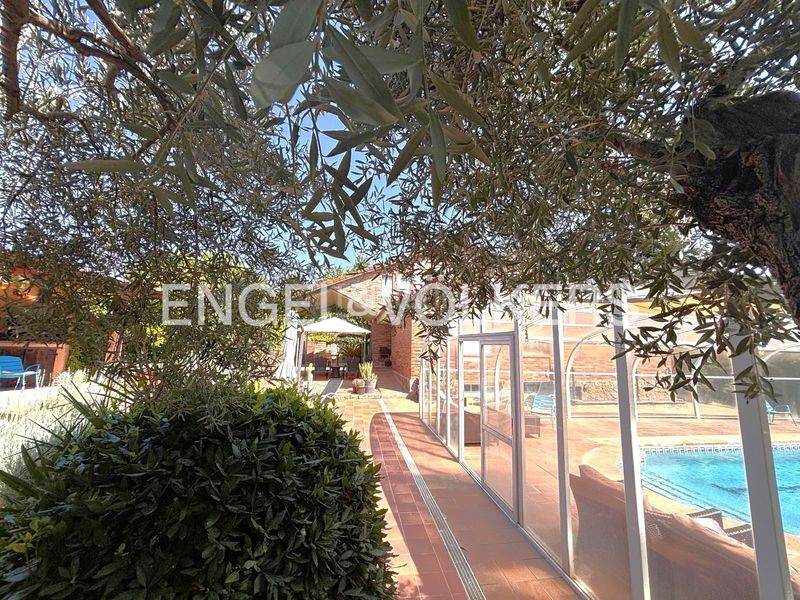 Foto e2f4b2a8-5b9a-4476-96b1-344282a44c5f. Casa amb calefacció aparcament piscina a La Canaleja Galapagar