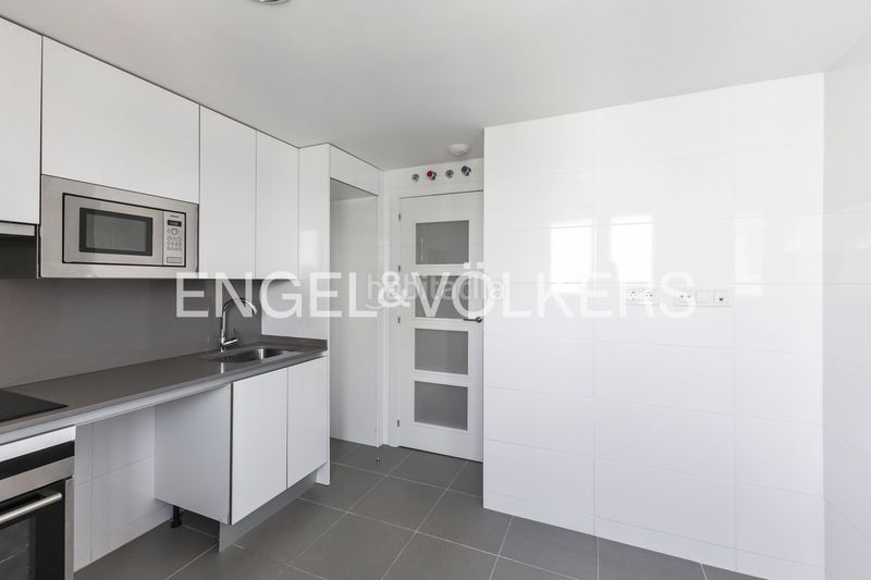 Foto 1aec6b3c-5944-4846-9bb9-5255b6368b4a. Àtic amb calefacció aparcament piscina a Valdebebas - Valdefuentes Madrid