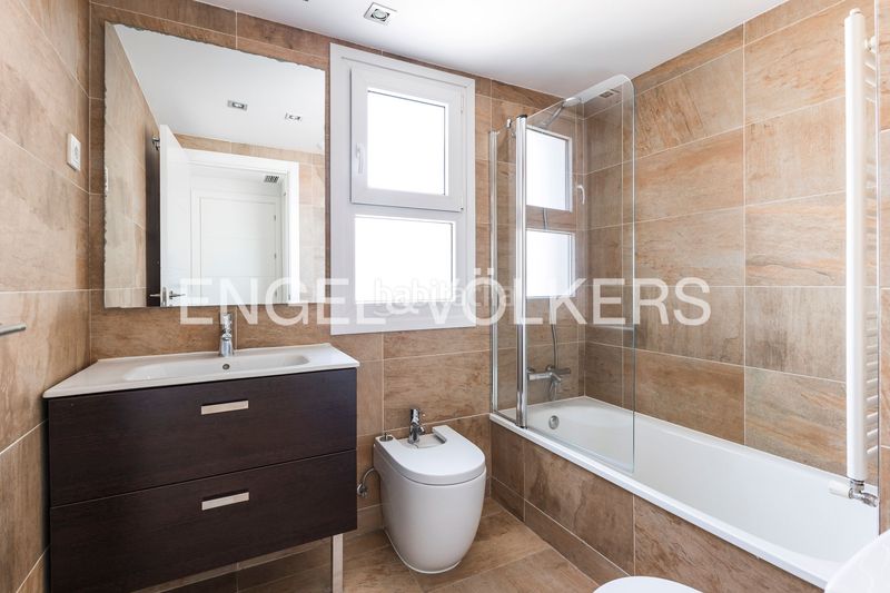 Foto 2fb82242-1895-4297-bedd-f793487868ac. Àtic amb calefacció aparcament piscina a Valdebebas - Valdefuentes Madrid