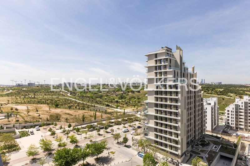 Foto 3111261b-7fc6-44c3-a40a-84abc097e260. Àtic amb calefacció aparcament piscina a Valdebebas - Valdefuentes Madrid