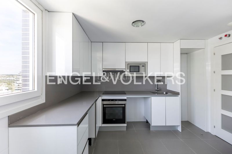 Foto 518da520-30e4-42d8-b47f-2dedb57b0576. Àtic amb calefacció aparcament piscina a Valdebebas - Valdefuentes Madrid