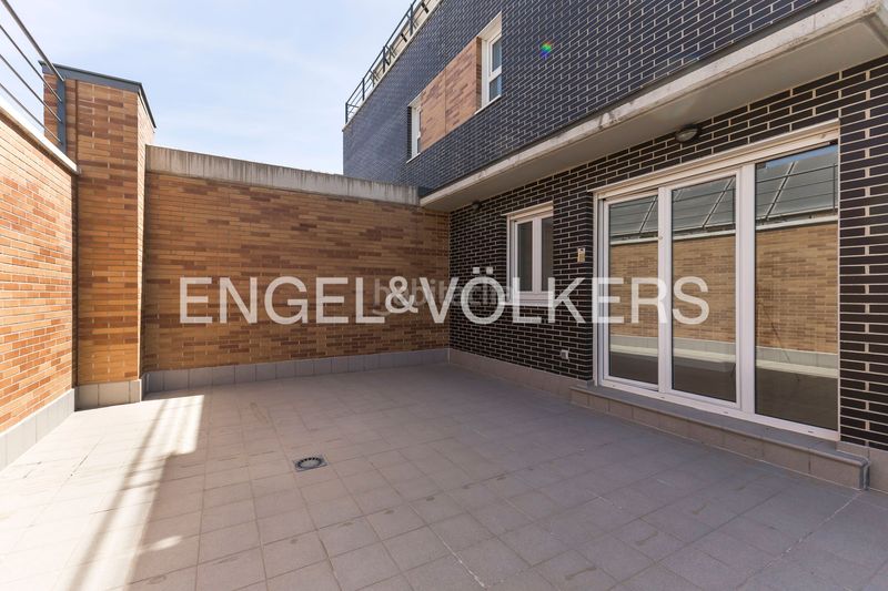 Foto 61f77bf9-4590-4ca4-83a8-5057fffc5e37. Àtic amb calefacció aparcament piscina a Valdebebas - Valdefuentes Madrid