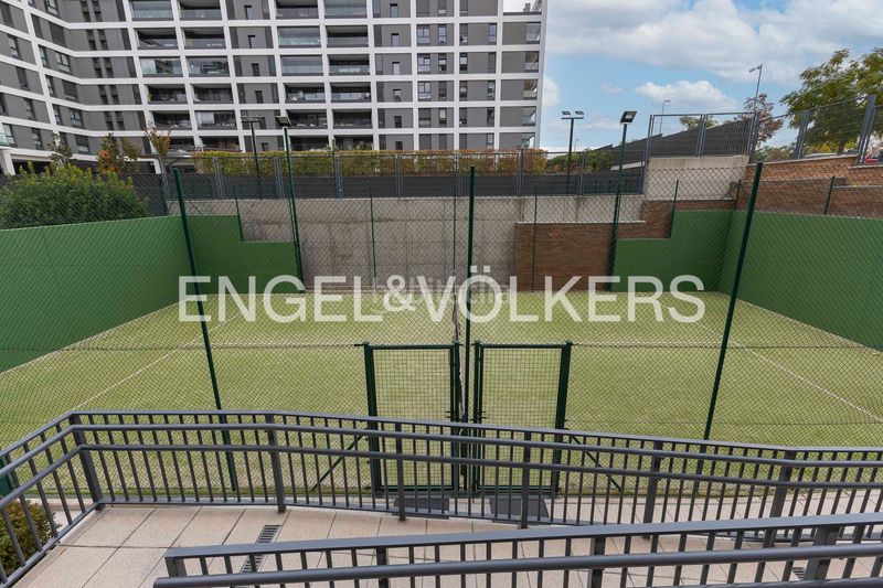 Foto 7fdcf1ca-d903-46d4-b2d2-185da2461a8b. Àtic amb calefacció aparcament piscina a Valdebebas - Valdefuentes Madrid