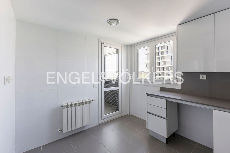 Foto 83078335-0b81-4a12-88af-b118aed3ca2e. Àtic amb calefacció aparcament piscina a Valdebebas - Valdefuentes Madrid