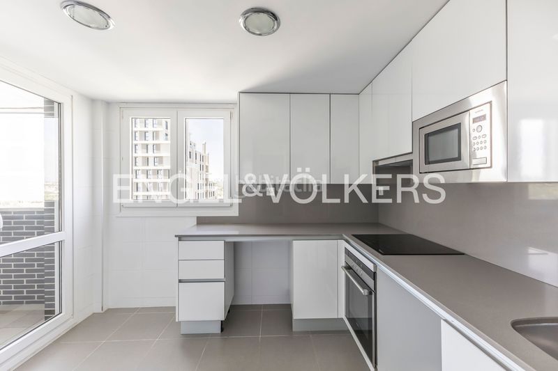 Foto f25addd6-21e9-44ab-82ce-2e20619f9af5. Àtic amb calefacció aparcament piscina a Valdebebas - Valdefuentes Madrid