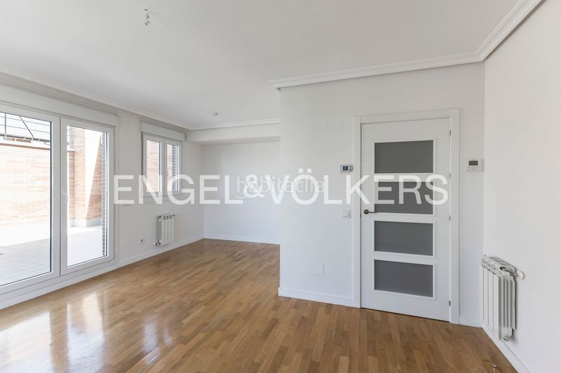 Foto fd4522f7-ec5d-4dcd-877b-cacdbee8065c. Àtic amb calefacció aparcament piscina a Valdebebas - Valdefuentes Madrid