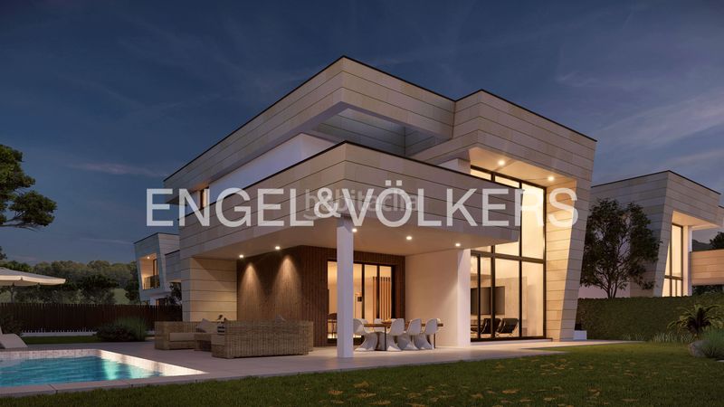 Foto 9b8e0f81-5512-4972-8d75-7b34478acddc. Casa amb calefacció aparcament piscina a Aravaca Madrid