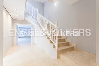 Location Maison jumelée  Jaenar. Casa sin amueblar con jardín cerca del liceo francés en alquiler