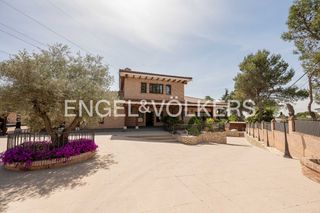 Casa a El Bosque. Exceptional villa contemporanea en el bosque