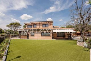 Masia a El Bosque. Exceptional villa contemporanea en el bosque