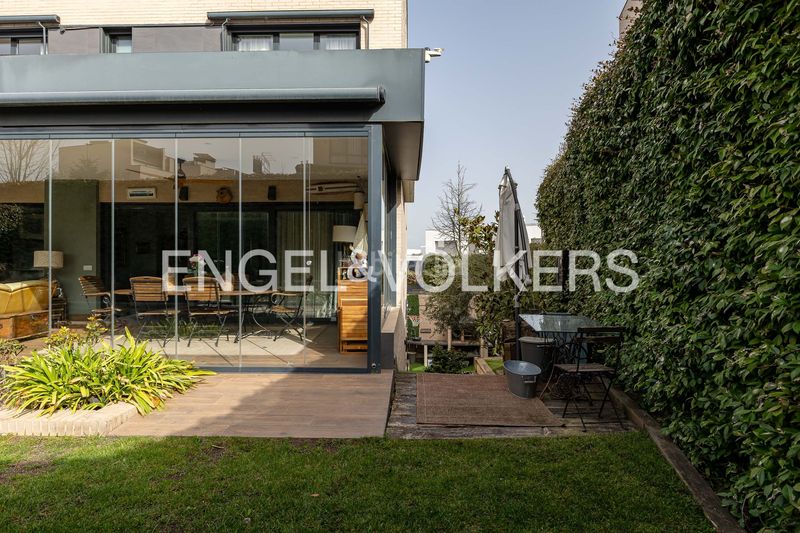 Foto 06f1d5ae-79df-405e-b819-e24eeed47060. Casa adossada amb calefacció aparcament piscina a Madrid